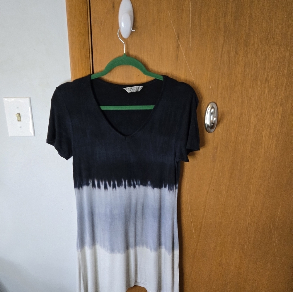 Tryst Black and Gray Ombre Short Sleeve Tee